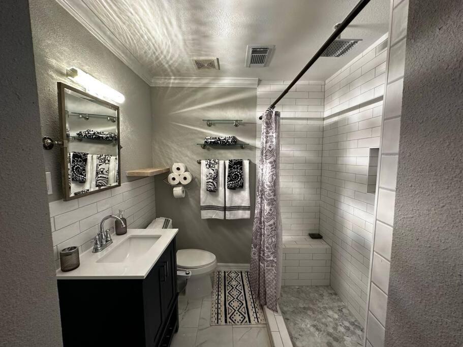 Townhouse Near Midtown Appartement Houston Buitenkant foto